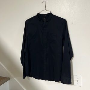 Men’s XL Oakley button up shirt. Excellent condition
